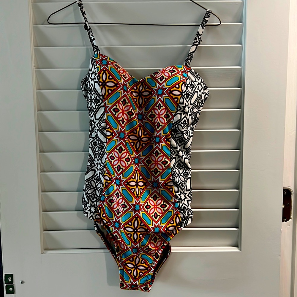 Coastal Zone (by Jantzen) one-piece bathing suit.